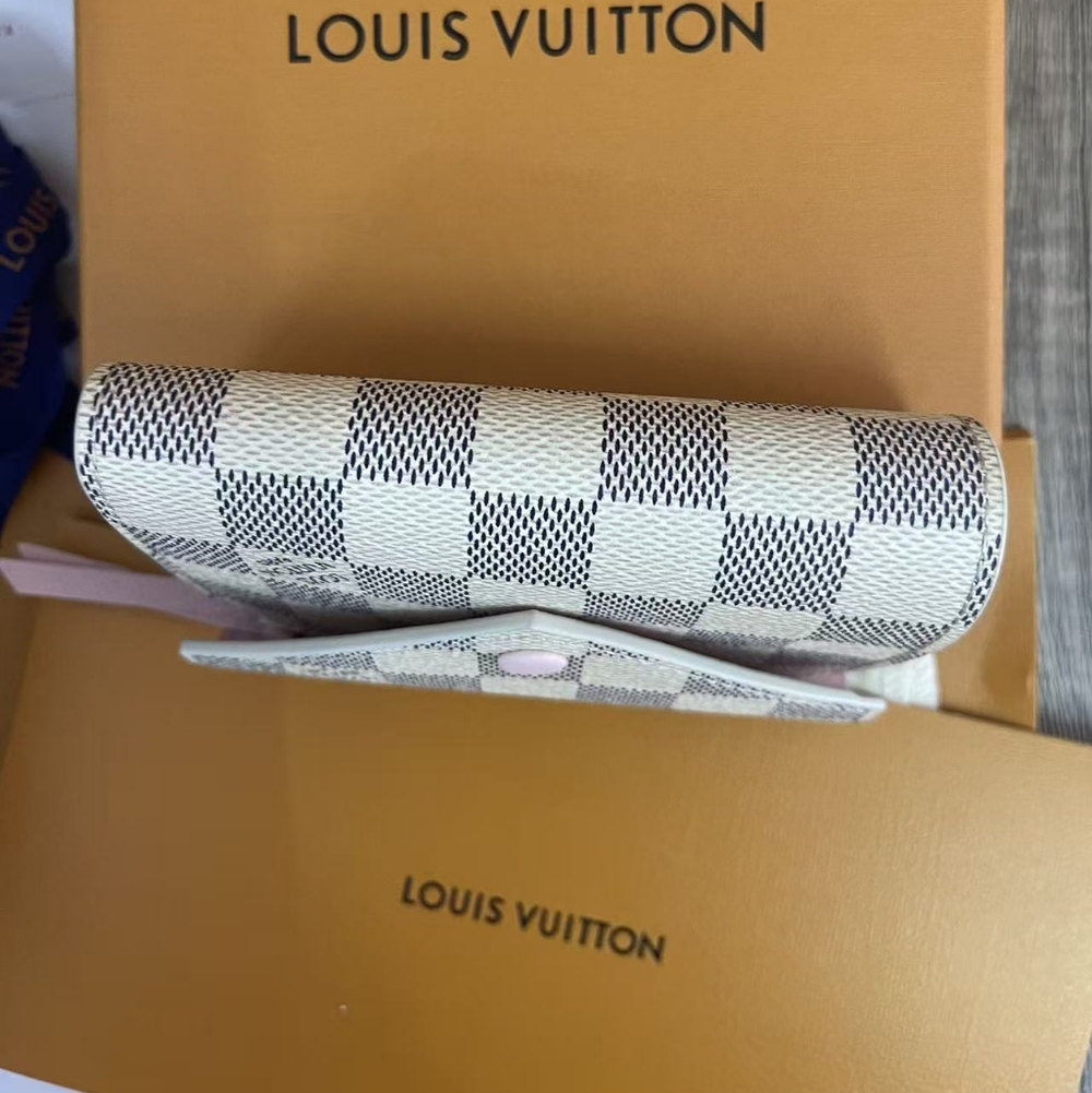 Louis Vuitton Victorine Wallet - Picture 4 of 11